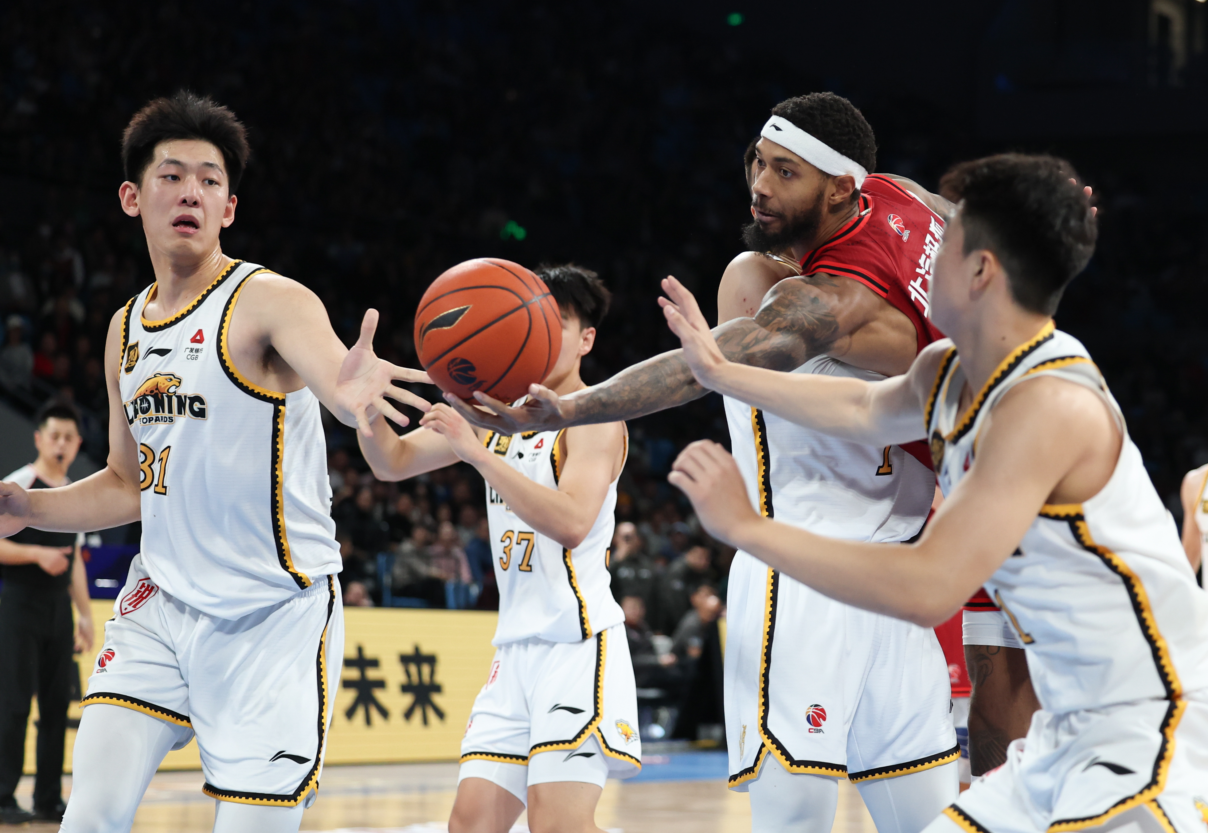 九游体育在线-星级球员在最新一场比赛中展示出色表现