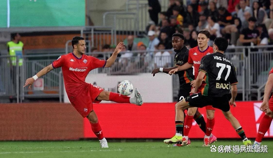 -佛罗伦萨锋线威胁，不断围攻对手球门