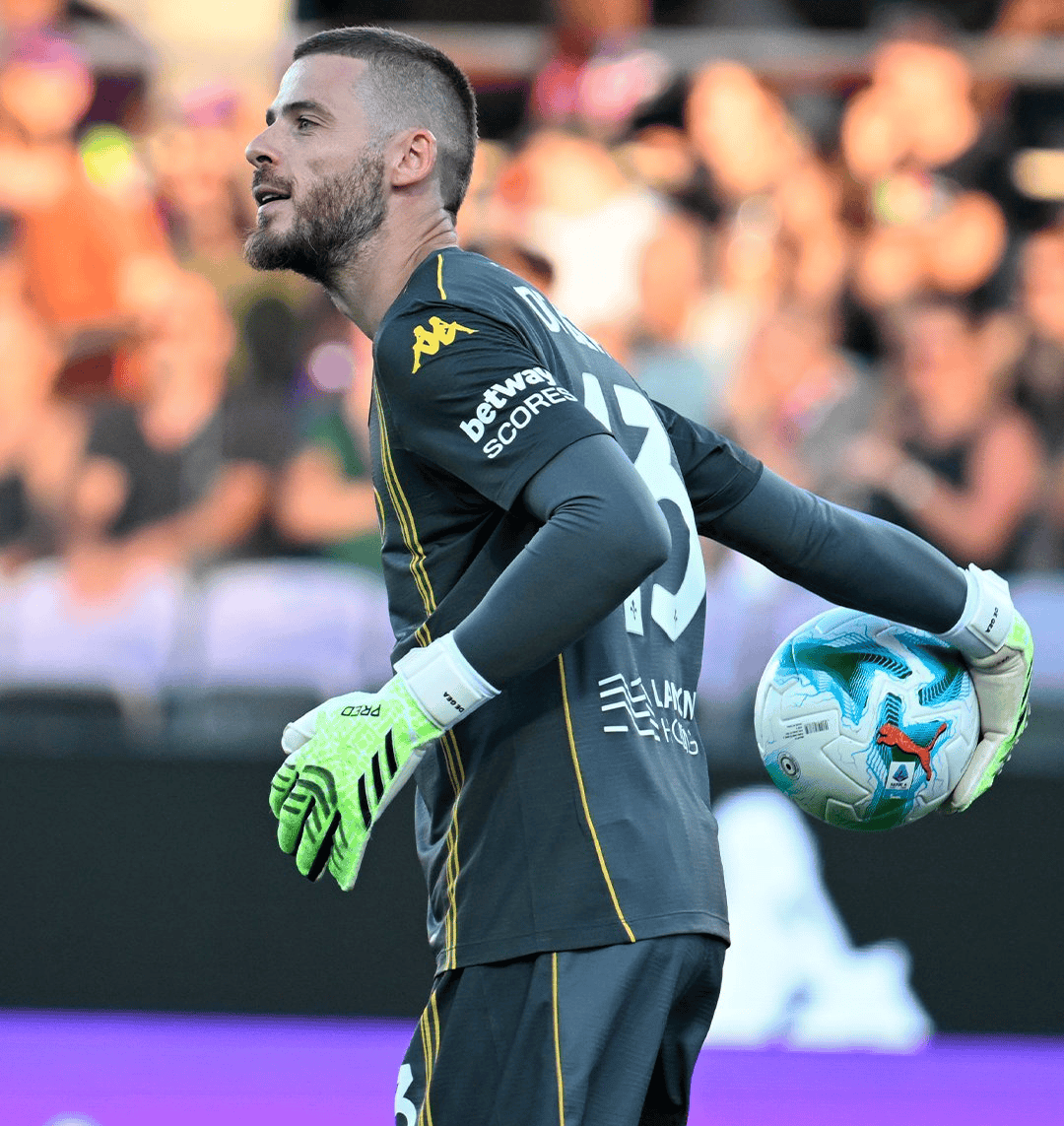 佛罗伦萨锋线威胁，不断围攻对手球门