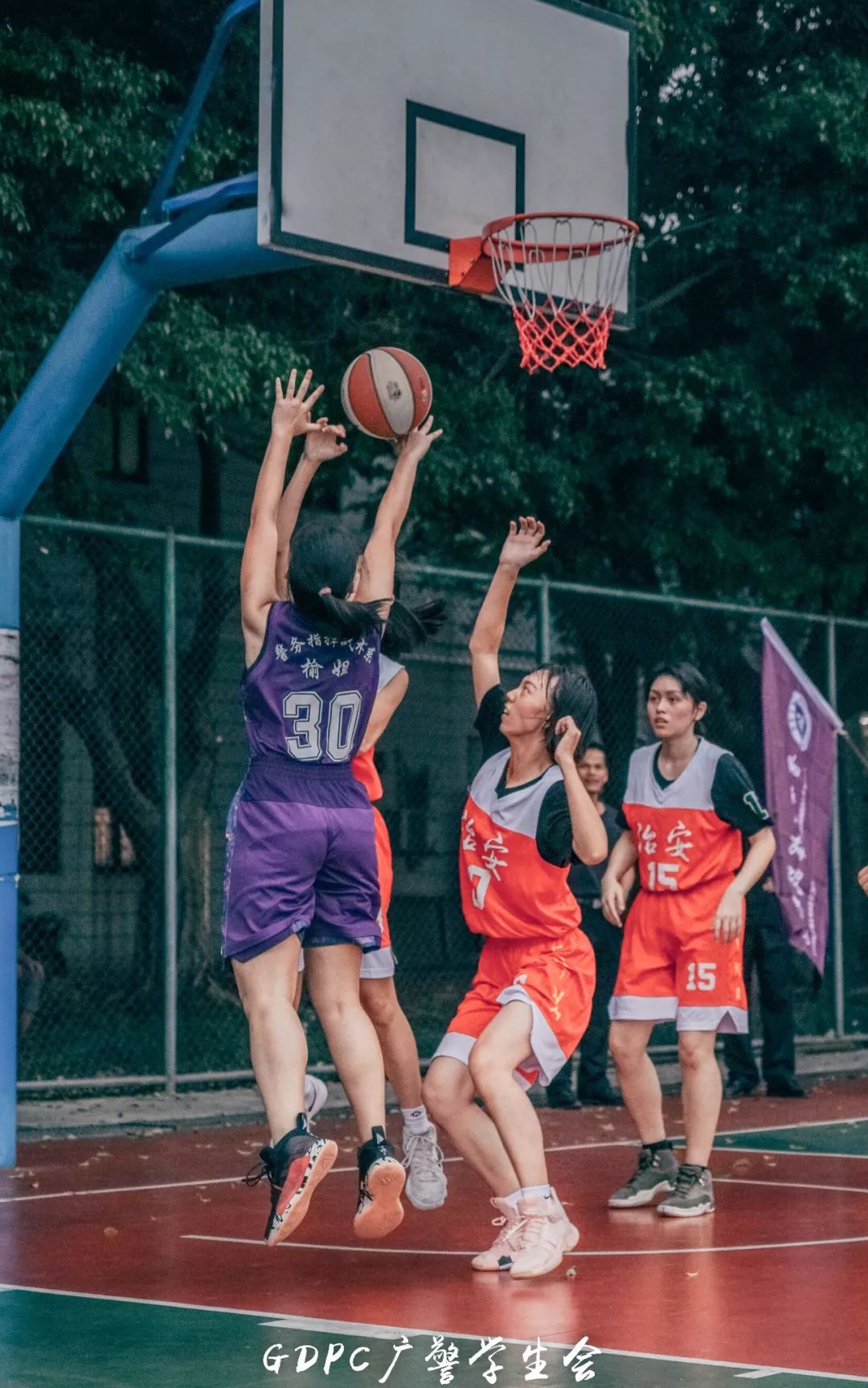 九游体育官网入口-汉诺威球员团结一心，力争取胜的简单介绍