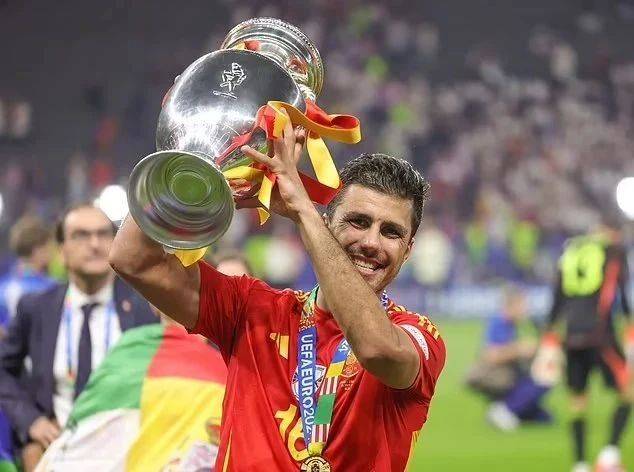 关于欧洲球员荣膺金球奖，成为赛场佼佼者的信息