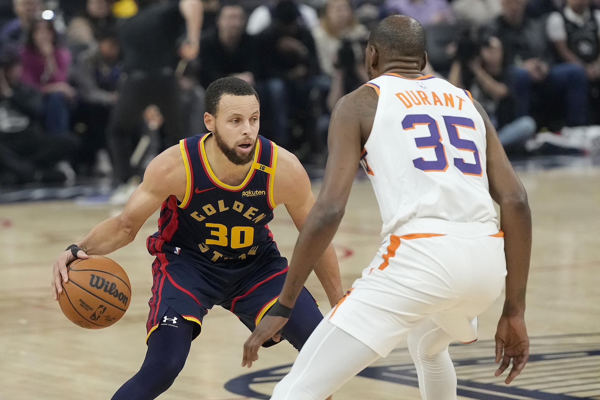 勇士遭遇四连败,库里状态低迷 勇士遭遇四连败,库里状态低迷