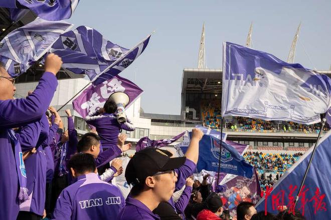 关于中超赛事引爆球迷热情，场上比赛精彩纷呈的信息