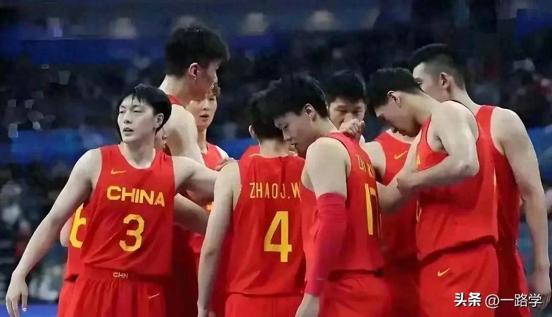 职业篮球赛事升温进行，球队火爆冲刺的简单介绍