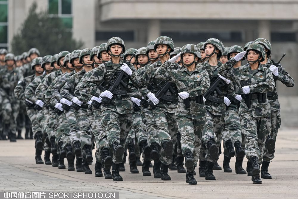 包含中东球队奋勇争先，为国争光的词条