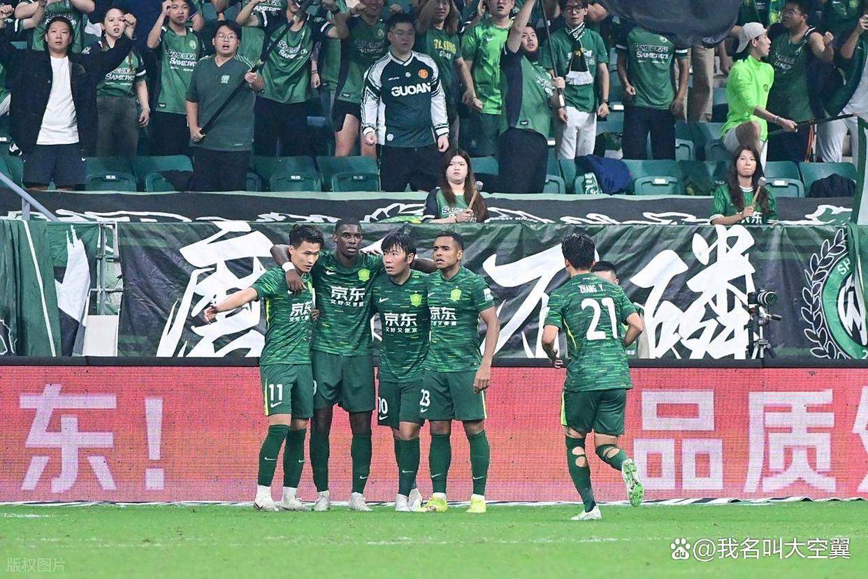 关于重庆球队客场遭遇困境，教练组积极调整的信息