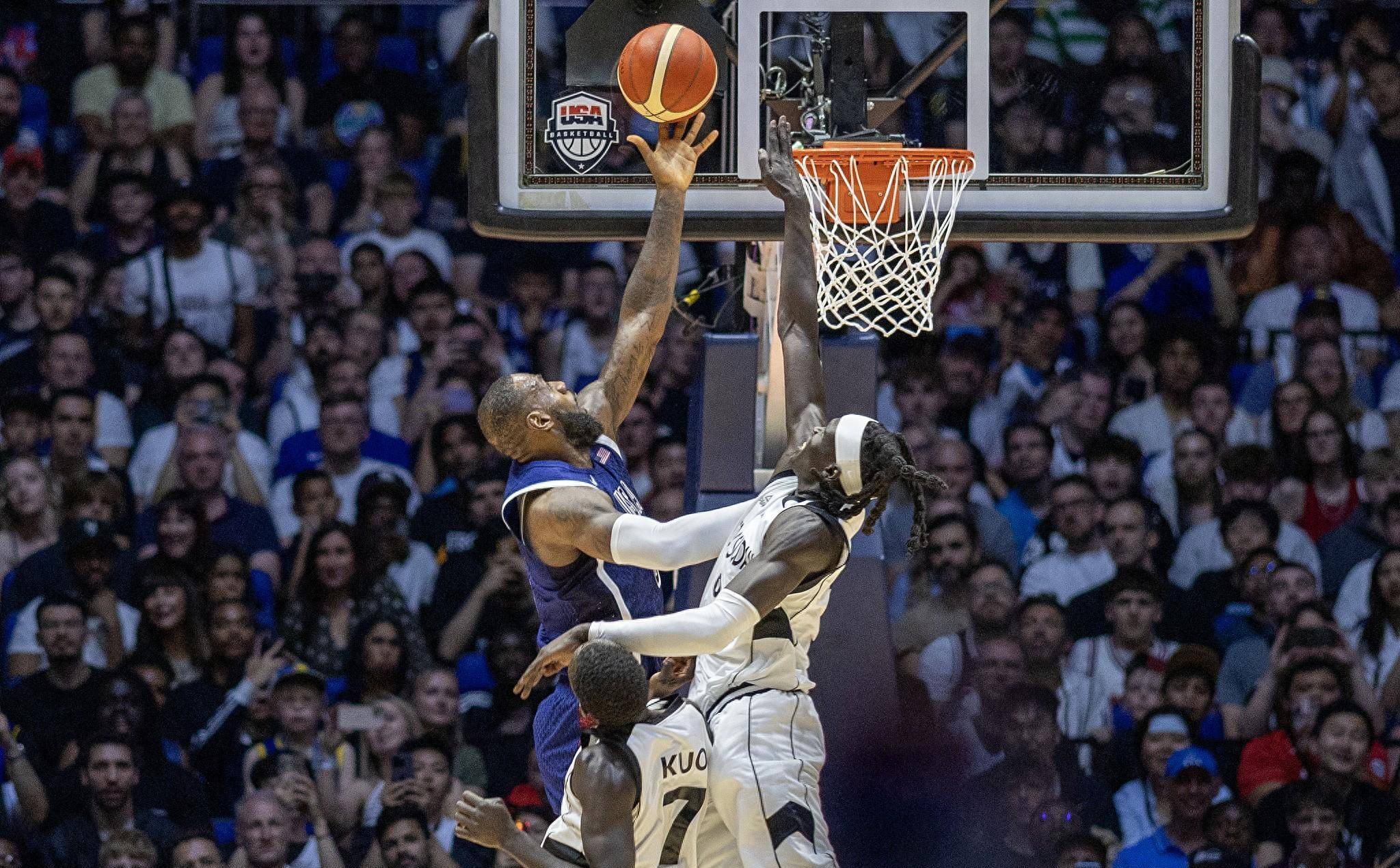 青年篮球赛事中美对决，美国取胜